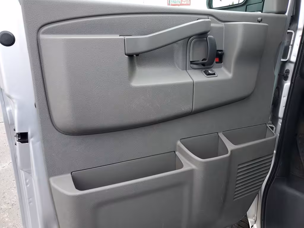 2016 Chevrolet Express - 1GAZGMFG7G1206668 - Image #14
