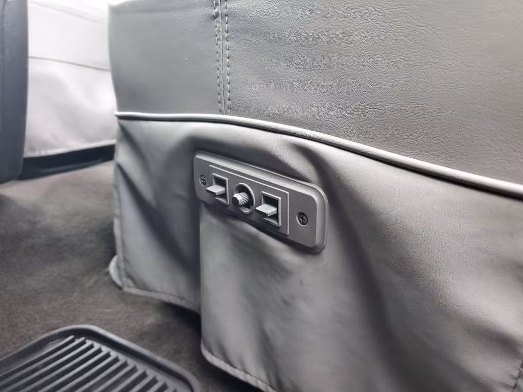 2016 Chevrolet Express - 1GAZGMFG7G1206668 - Image #17