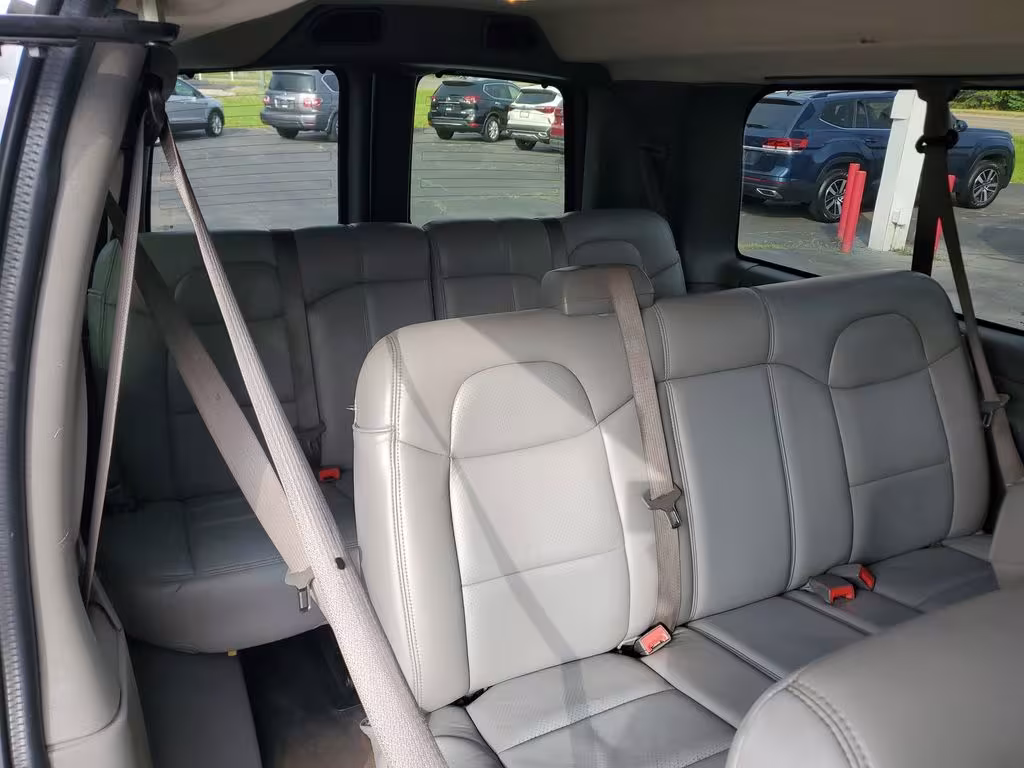 2016 Chevrolet Express - 1GAZGMFG7G1206668 - Image #10