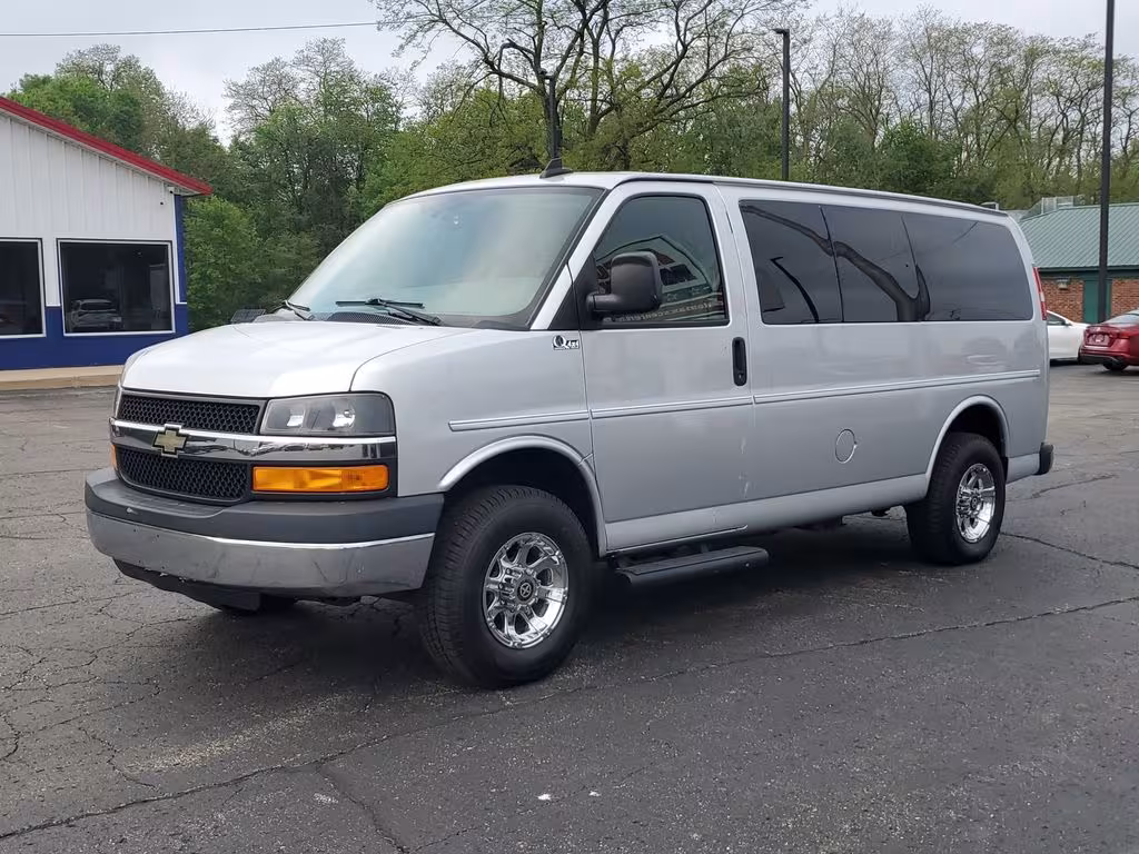 2016 Chevrolet Express - 1GAZGMFG7G1206668 - Image #3
