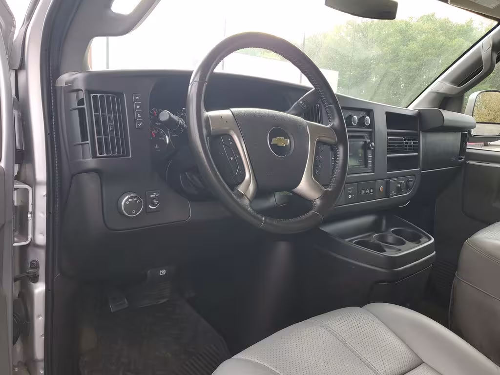 2016 Chevrolet Express - 1GAZGMFG7G1206668 - Image #18